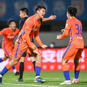 B体育-山东10分优势领跑 11年的等待!下轮取胜提前夺冠